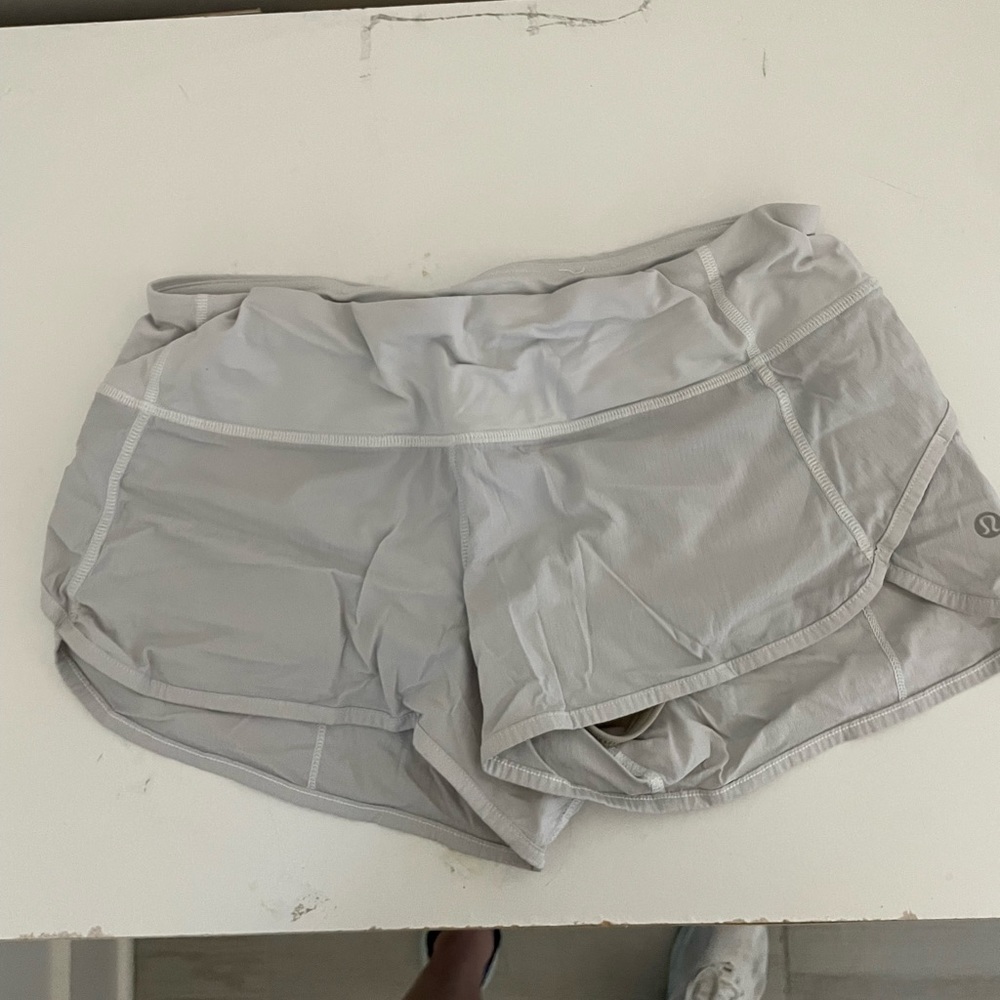 Lululemon speed up shorts 2.5”